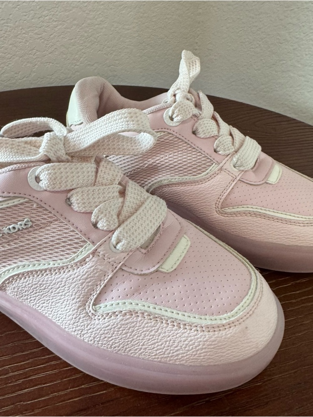 Michael Kors Kids Pink Casual Sneakers Size 2 Girls Shoes - Picture 2 of 10